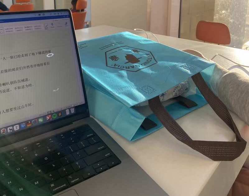 机场赶稿子