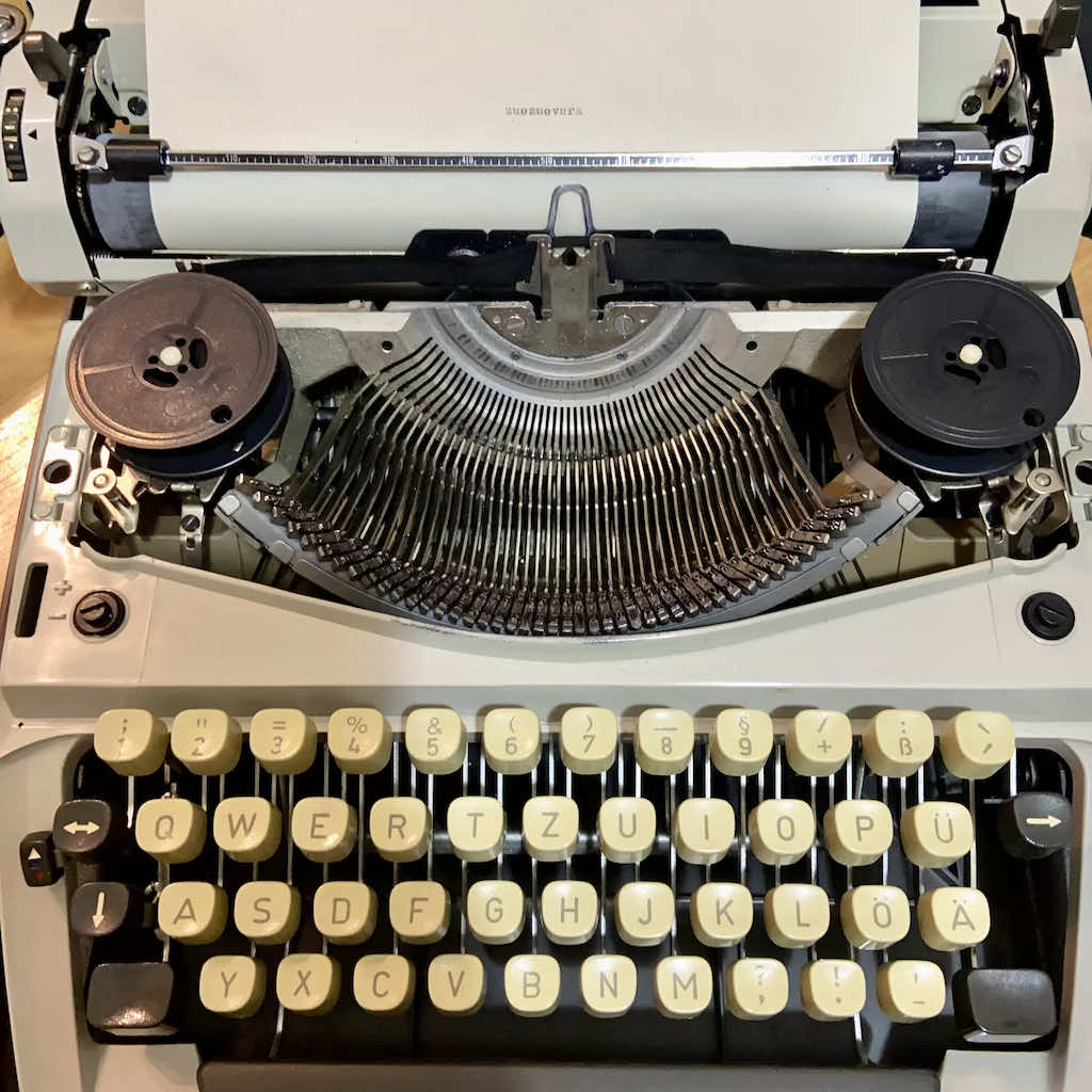 typewriter.jpg